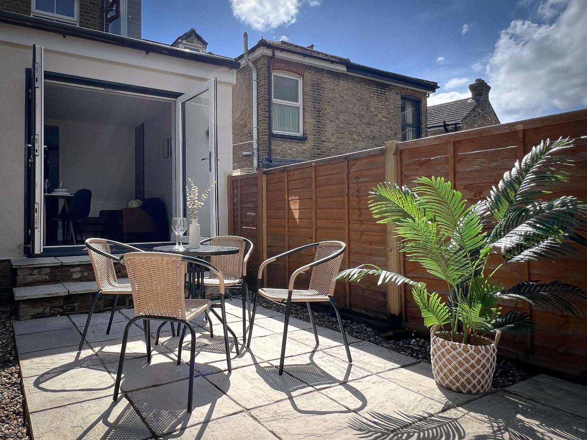 Campbells Crib Apartment Maidstone Exterior photo